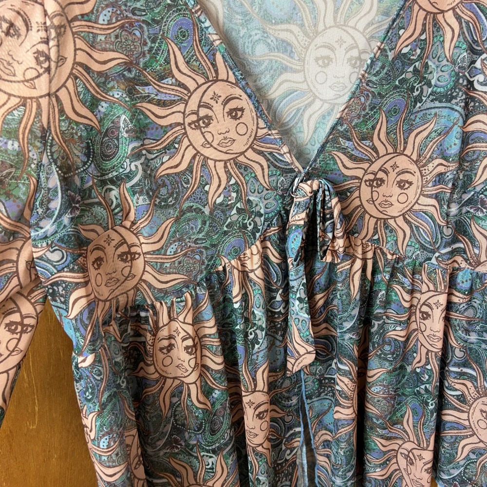 SHEIN CURVE Plus Size 7X Sun Moon Celestial Print Tie Front Bell Sleeve - Picture 5 of 9